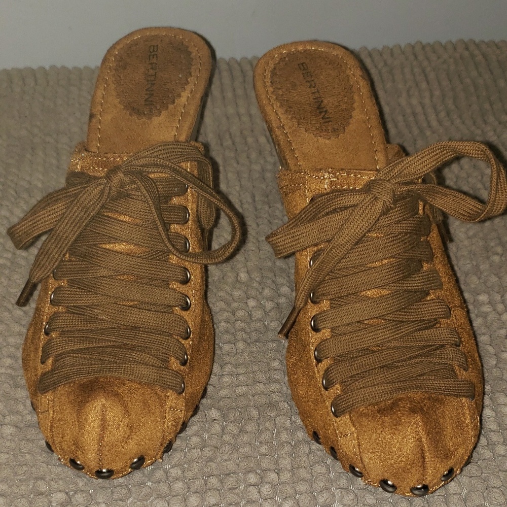 Shoes - Picture 7 of 8